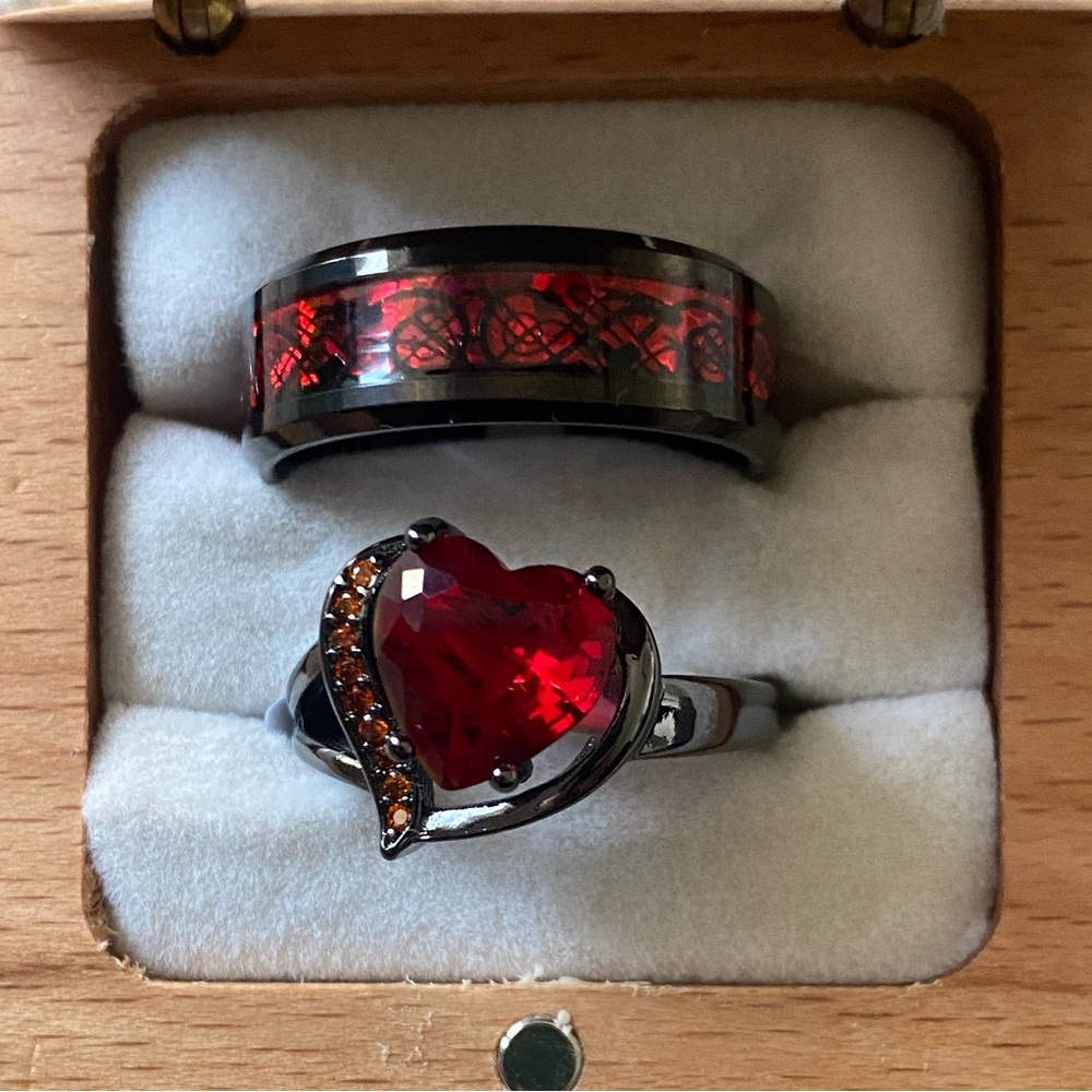 NWT Elegant Red Heart Ring and Band Set mens size 11 women's 8.75